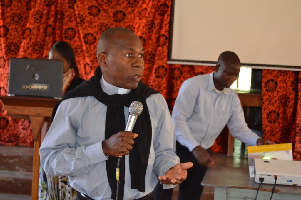 Fr. Vincent Mwakhwawa--making presentation to Major Seminarians in Malawi--Photo by Watipaso Mzungu.jpg